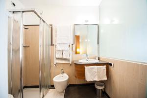 Koupelna v ubytování Hotel Touring