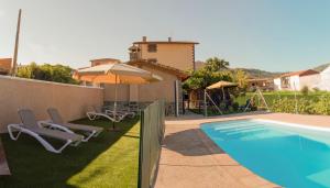 The swimming pool at or close to Apartamentos Rurales El Prado