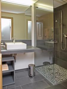 Koupelna v ubytování Hotel Steinbock + 10 fotografií