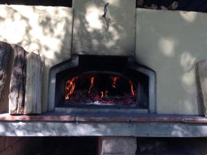 Kemudahan BBQ tersedia untuk tetamu di rumah percutian