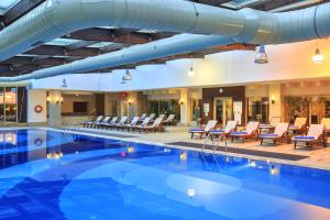Bazén v ubytování Sunis Kumköy Beach Resort Hotel & Spa nebo v jeho okolí