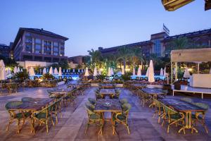 A restaurant or other place to eat at Sunis Kumköy Beach Resort Hotel & Spa