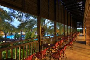 Bazén v ubytování Sunis Kumköy Beach Resort Hotel & Spa nebo v jeho okolí