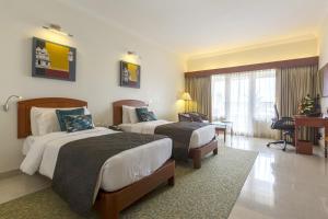 Hotel Naveen Lakeside客房内的一张或多张床位