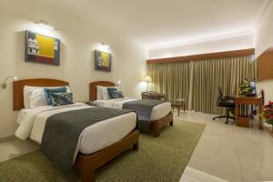 Hotel Naveen Lakeside客房内的一张或多张床位