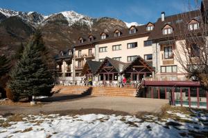 SOMMOS Hotel Benasque Spa om vinteren