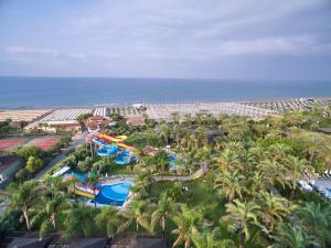 Bazén v ubytování Sunis Kumköy Beach Resort Hotel & Spa nebo v jeho okolí
