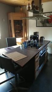 Кухня або міні-кухня у Privat Zimmer in Coppenbrügge