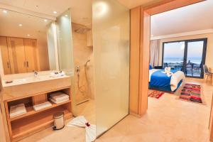 Postel nebo postele na pokoji v ubytování Hotel Cote ocean Mogador