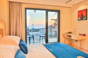 Postel nebo postele na pokoji v ubytování Hotel Cote ocean Mogador