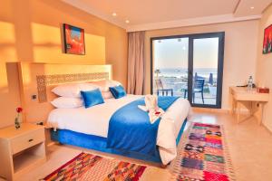 Postel nebo postele na pokoji v ubytování Hotel Cote ocean Mogador
