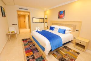 Postel nebo postele na pokoji v ubytování Hotel Cote ocean Mogador