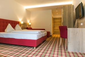 Posteľ alebo postele v izbe v ubytovaní Familiengut Hotel Burgstaller