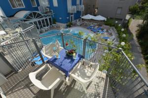 Bazén v ubytování Hotel Astro nebo v jeho okolí