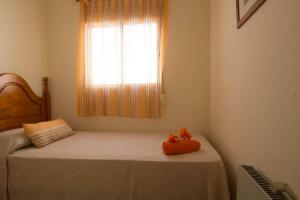 Postel nebo postele na pokoji v ubytování Santa Eulalia IBERPLAYA + 11 fotografií