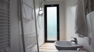 Vannituba majutusasutuses Ecosuite & SPA