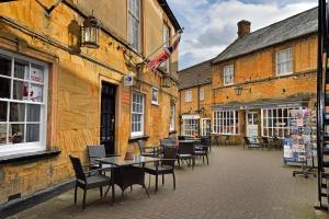 Gallery image ng The George Hotel sa Crewkerne