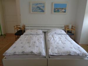 a bed in a room with two mattresses at Gästehaus Schloss Aschach in Aschach an der Donau