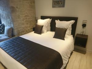Postel nebo postele na pokoji v ubytování Le Moulin d'Oscar & Spa - Mulhouse Nord + 37 fotografií