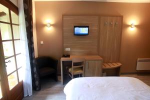 Μια τηλεόραση ή/και κέντρο ψυχαγωγίας στο Auberge de la Tour -Appartements-
