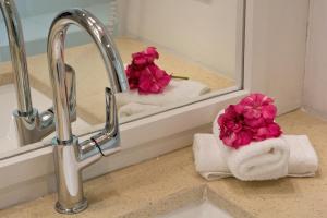 A bathroom at Bequia Plantation Hotel