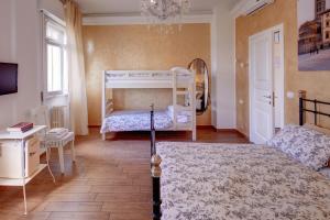 Postel nebo postele na pokoji v ubytování Cento Passi dal Duomo B&B