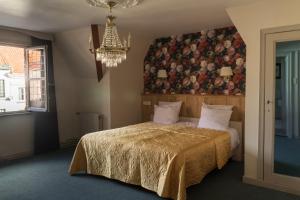 Postel nebo postele na pokoji v ubytování Hotel Duc De Bourgogne