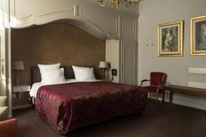 Postel nebo postele na pokoji v ubytování Hotel Duc De Bourgogne