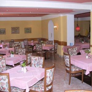 Reštaurácia alebo iné gastronomické zariadenie v ubytovaní Hotel Posthof + 37 fotografií
