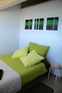 Un pat sau paturi într-o cameră la BNB Les Prises