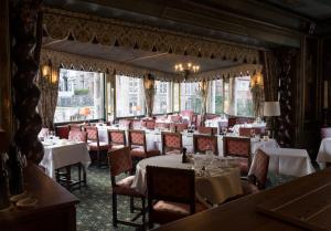Restoran või mõni muu söögikoht majutusasutuses Hotel Duc De Bourgogne