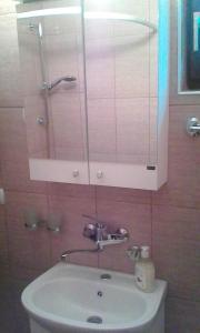 Ένα μπάνιο στο Skriveni raj +61 φωτογραφίες