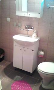 Ένα μπάνιο στο Skriveni raj