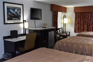 Katil atau katil-katil dalam bilik di Quality Inn East Stroudsburg - Poconos