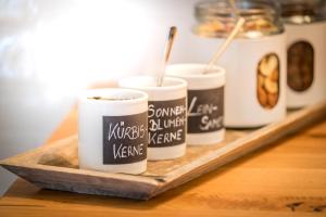 Set per la preparazione di tè e caffè presso SCHEIBER Wein & Gästehaus