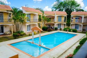 a large swimming pool in front of a building at Residence Mont Choisy in Mont Choisy