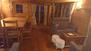 Posezení v ubytování Gîte l'Ermitage + 16 fotografií