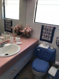 Salle de bains dans l'établissement Bahia Inglesa Apartamentos