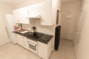 A kitchen or kitchenette at Luminoso apart Mareverde