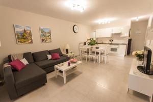 A kitchen or kitchenette at Luminoso apart Mareverde