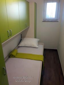 Ліжко або ліжка в номері Apartman Bilandžić Drage