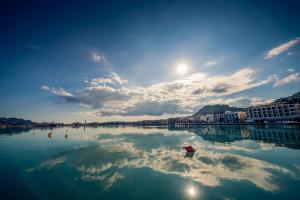 a large body of water with the sun in the sky at Strada Marina Hotel in Zakynthos
