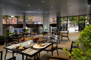 Ресторан / й інші заклади харчування у Hotel Badajoz Center