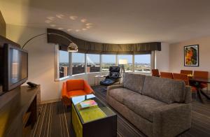 A seating area at Hyatt Regency Dallas