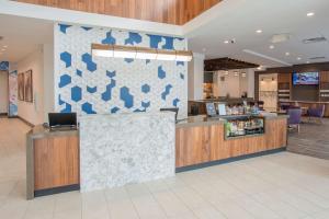 a lobby with a counter in a store at Hyatt Place Cincinnati/Sharonville Convention Center in Sharonville