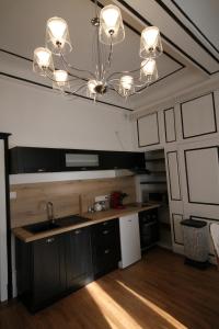 Appartement Le roiにあるキッチンまたは簡易キッチン