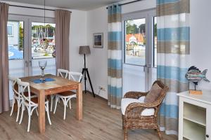 a dining room with a table and chairs at Apartment Lütte Bris in Eckernförde