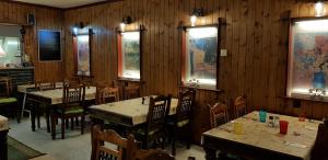 Reštaurácia alebo iné gastronomické zariadenie v ubytovaní Mátraszentimre Panzió