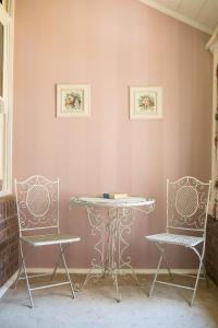 Imagen de la galería de Petersons Armidale Winery and Guesthouse, en Armidale 37 fotos más