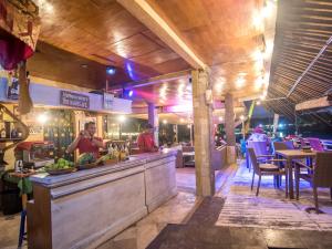 Restaurace v ubytování Mushroom Beach Bungalows